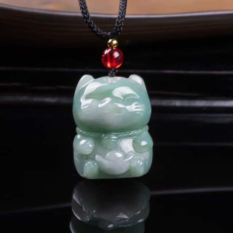 Women Fashion Designers - Pendentif Chat Porte-Bonheur en Jade Émeraude