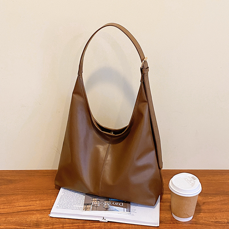 Sac sous les bras rétro fourre - Women Fashion Designers avis et prix